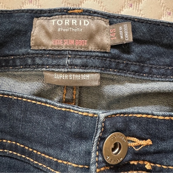 Torrid Feel The Fit Luxe Slim Bootcut Super Stretch Denim Jean Size 14S - Picture 9 of 11